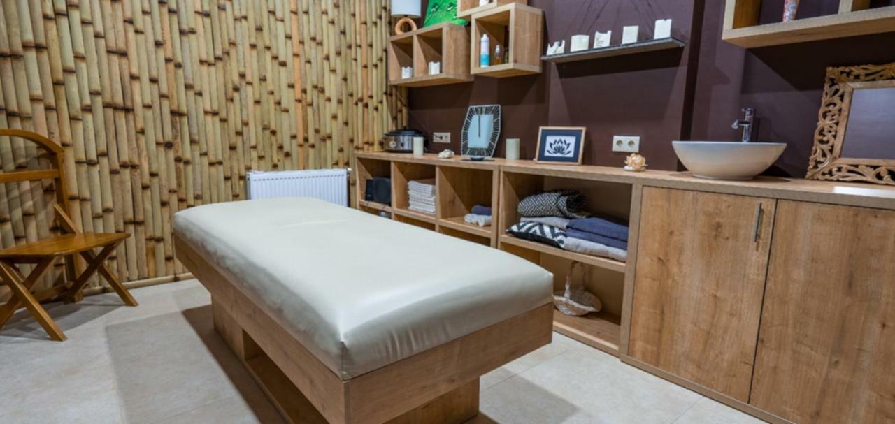 Two Level Apartment Near Gondola กูเดาริ ภายนอก รูปภาพ